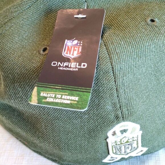 Tampa Bay Buccaneers Salute To Service Fitted Hat - Picture 6 of 9